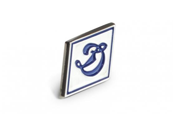 значок с логотипом динамо